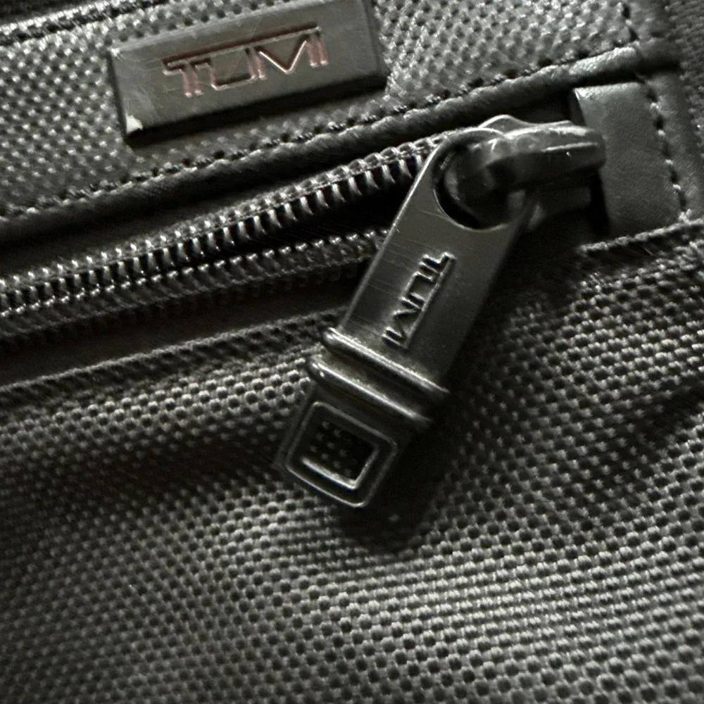 Tumi‎ Alpha 2 Slim Deluxe Portfolio Briefcase Laptop Bag Nylon 26110D2 No Strap